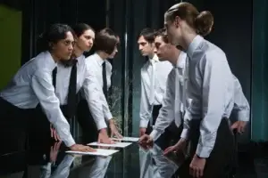 The Mirror Effect Building Instant Rapport in High Stakes Meetings